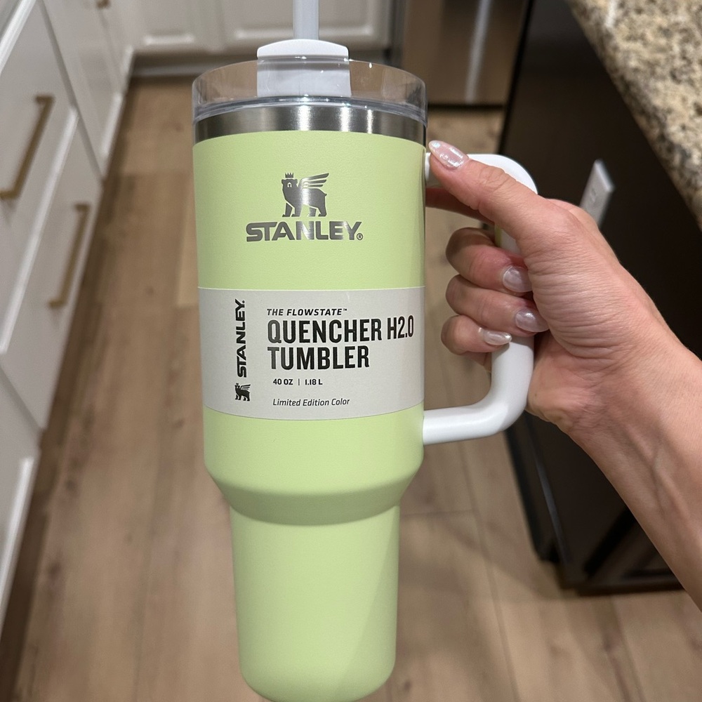 NWT Stanley Quencher H2.0 40oz Tumbler